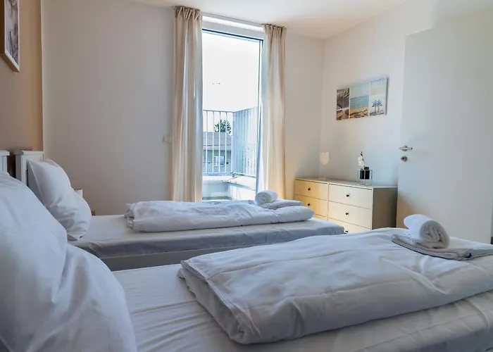 Maureen Lovely 2 Bedroom Unit With Community Pool Apartment *