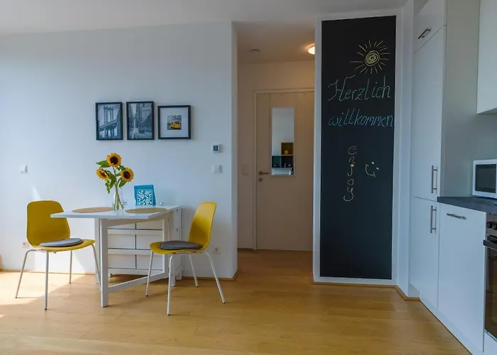 Maureen Lovely 2 Bedroom Unit With Community Pool
