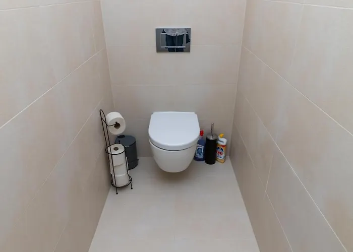 Maureen Lovely 2 Bedroom Unit With Community Pool Apartment Vienna