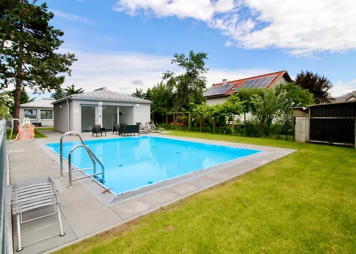 Maureen Lovely 2 Bedroom Unit With Community Pool