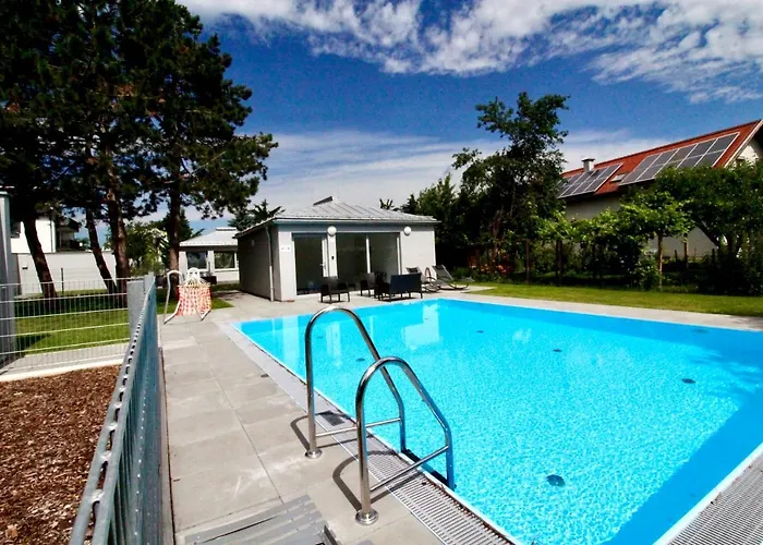Apartment Maureen Lovely 2 Bedroom Unit With Community Pool
