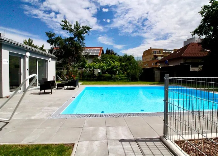 Maureen Lovely 2 Bedroom Unit With Community Pool *